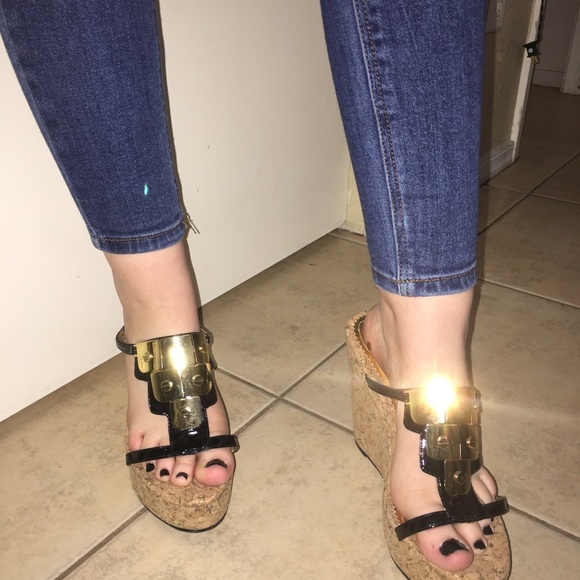 Colin Stuart Wedges - Picture 2 of 4